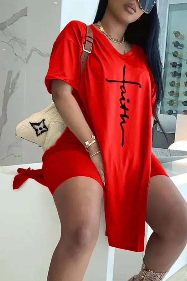 49% DiscountT-shirt and shorts with letter print and split side V-neck, 2-piece set