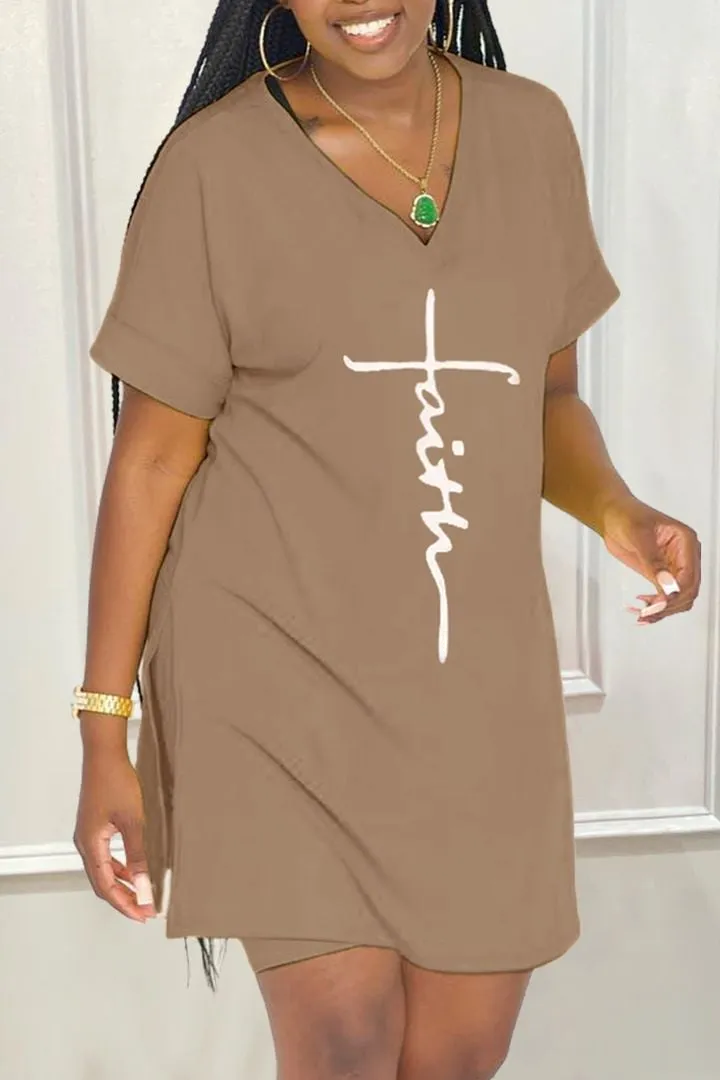 49% DiscountT-shirt and shorts with letter print and split side V-neck, 2-piece set