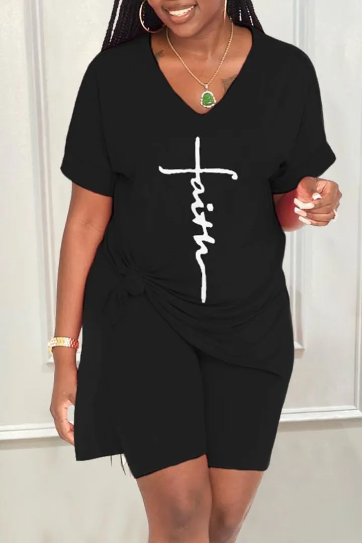 49% DiscountT-shirt and shorts with letter print and split side V-neck, 2-piece set