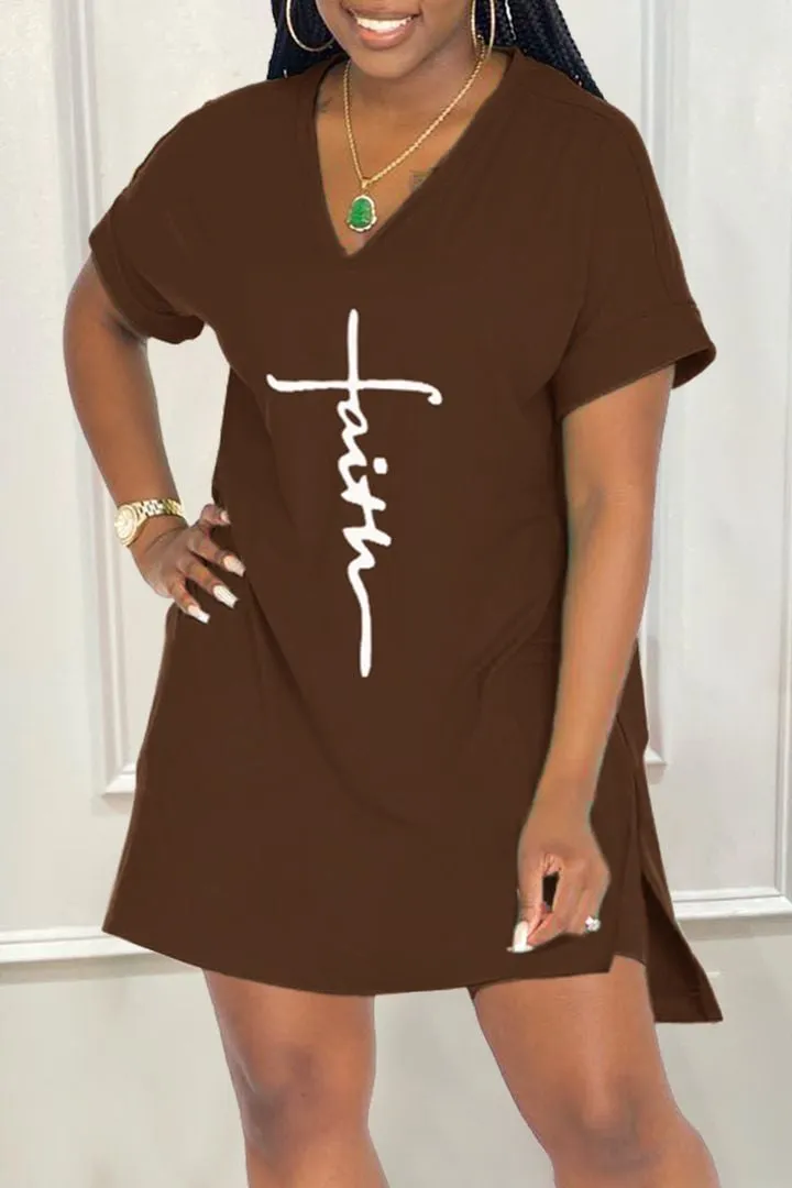 49% DiscountT-shirt and shorts with letter print and split side V-neck, 2-piece set
