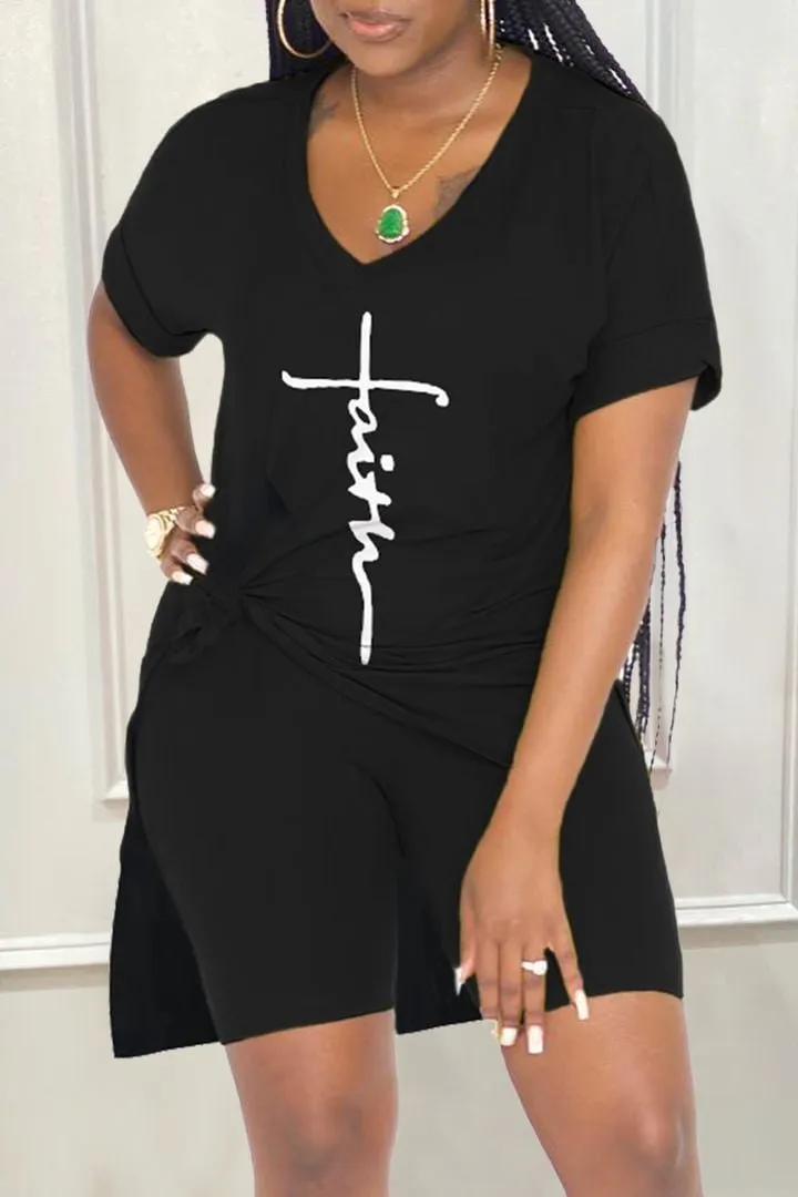 49% DiscountT-shirt and shorts with letter print and split side V-neck, 2-piece set